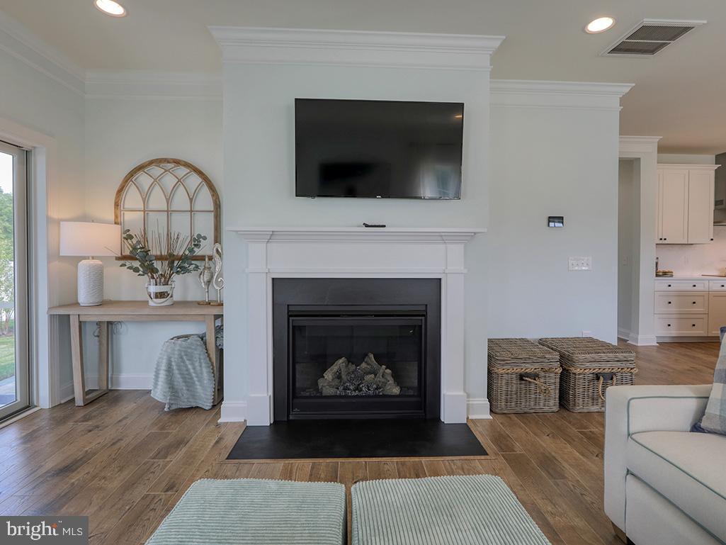 WESTRIDGE SHORES - Residential