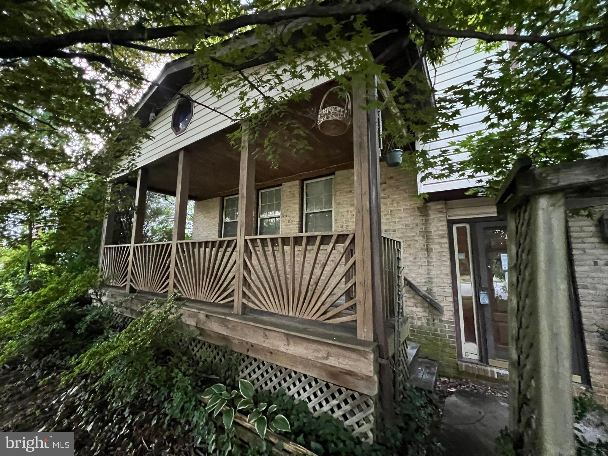 120 BRIGHT OAKS DRIVE
