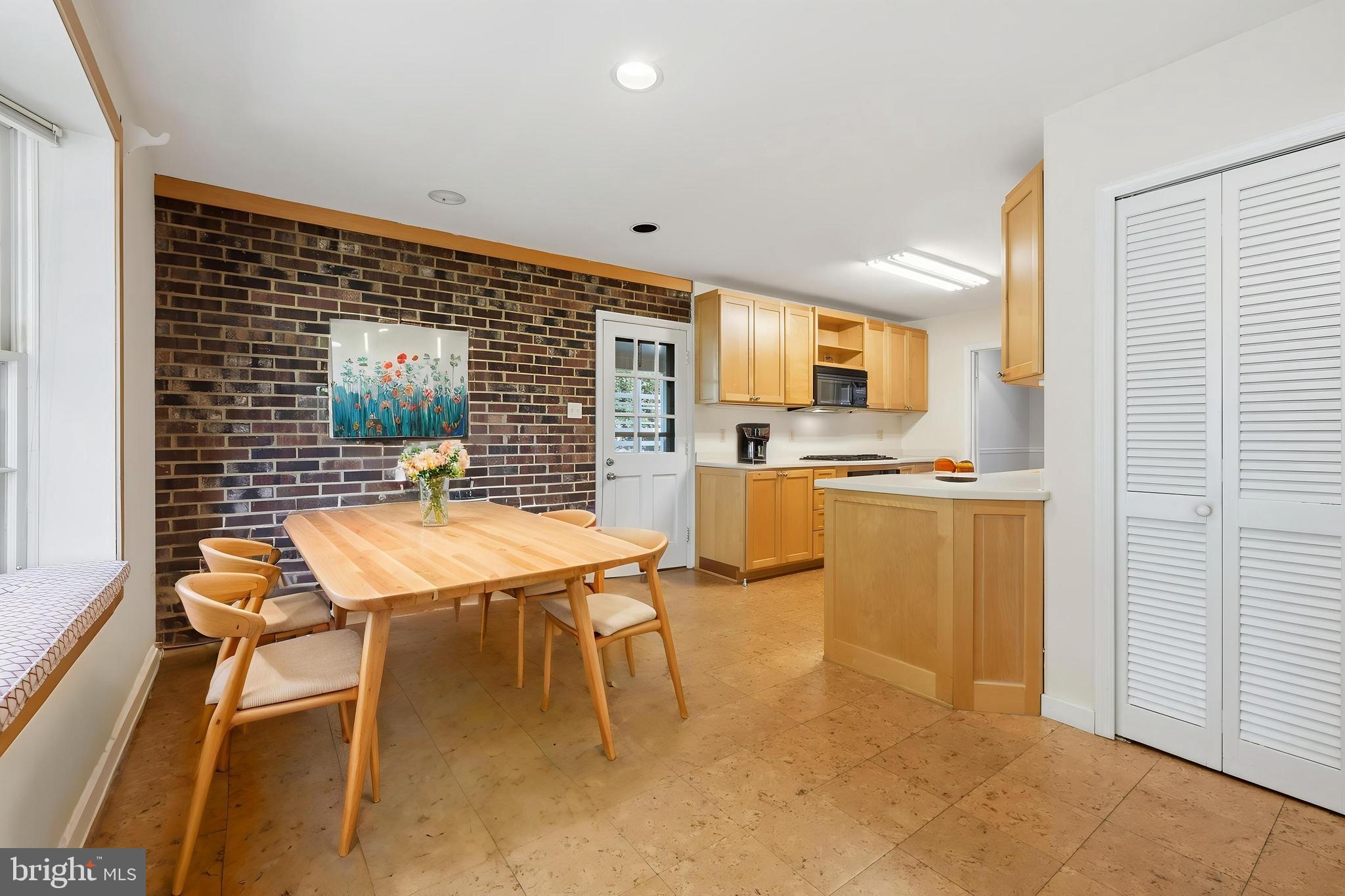 WEST SPRINGFIELD - Residential