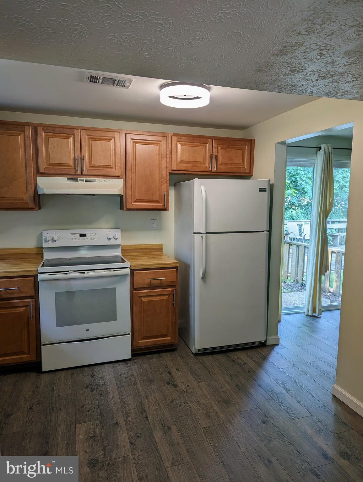 WHISPERING WOODS - Residential Lease