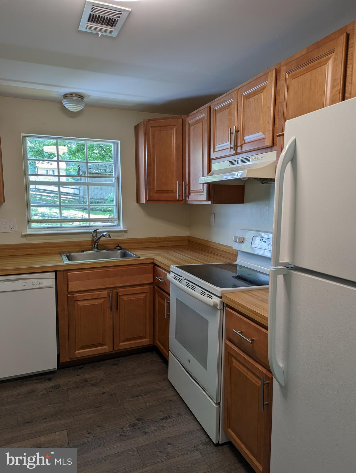 WHISPERING WOODS - Residential Lease