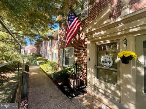 Photo of 8386 Forrester Blvd #550, SPRINGFIELD, VA 22152 (MLS # VAFX2307122)