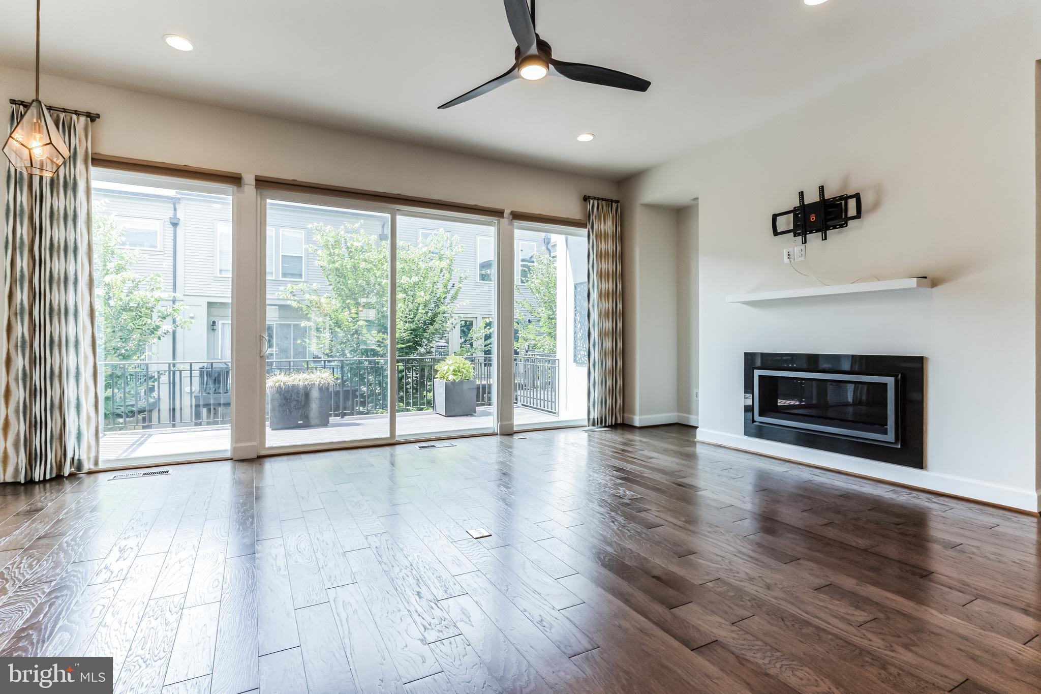 BRAMBLETON TOWN CENTER - Residential Lease