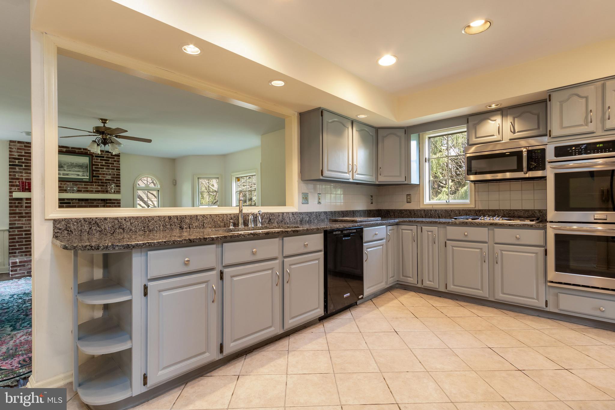 WINDWARD CHASE - Residential