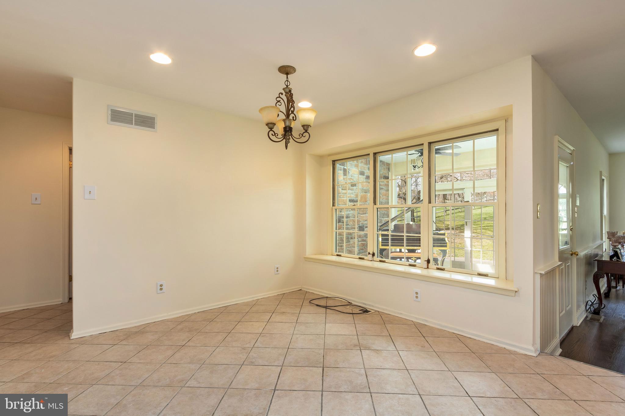 WINDWARD CHASE - Residential