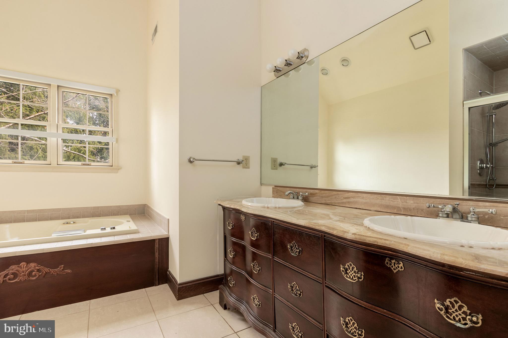 WINDWARD CHASE - Residential