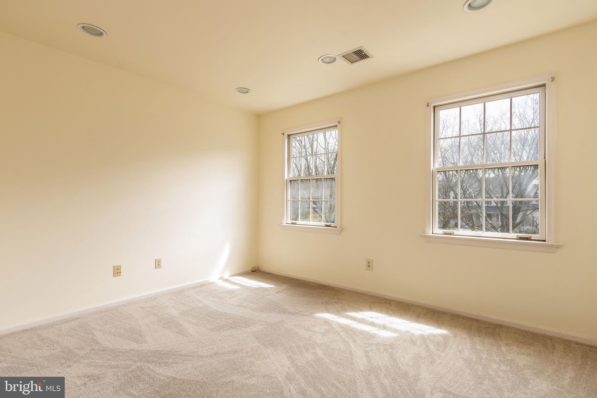 WINDWARD CHASE - Residential