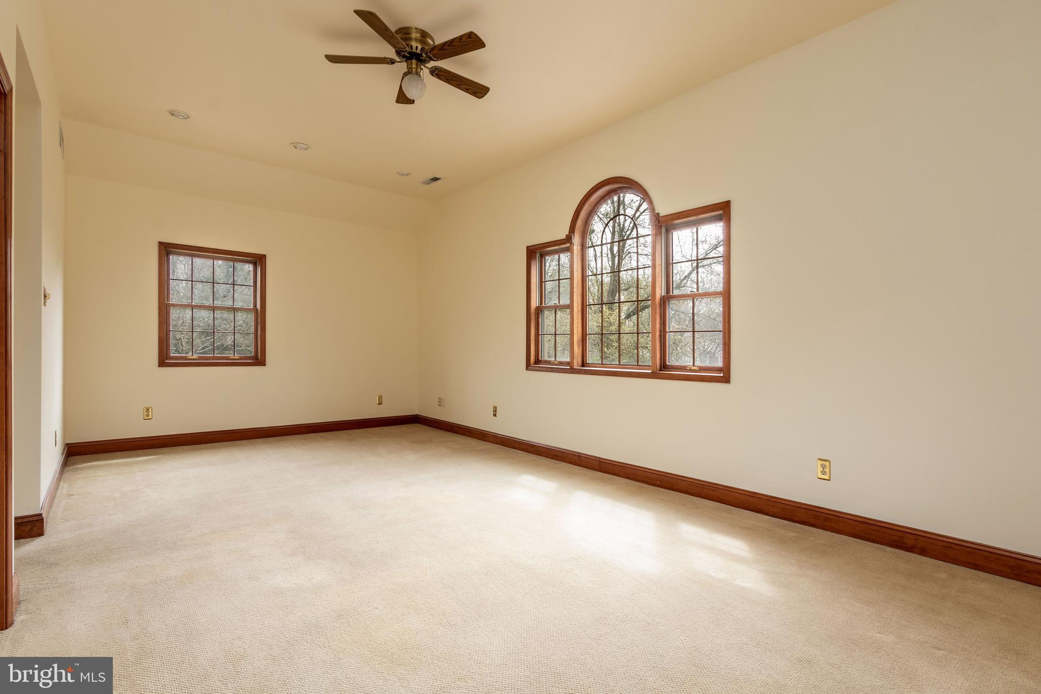 WINDWARD CHASE - Residential