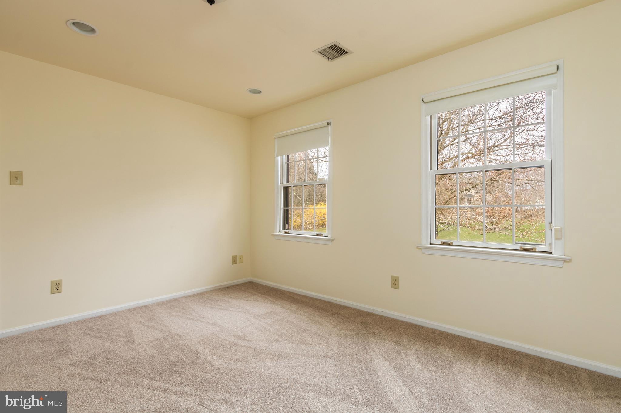 WINDWARD CHASE - Residential