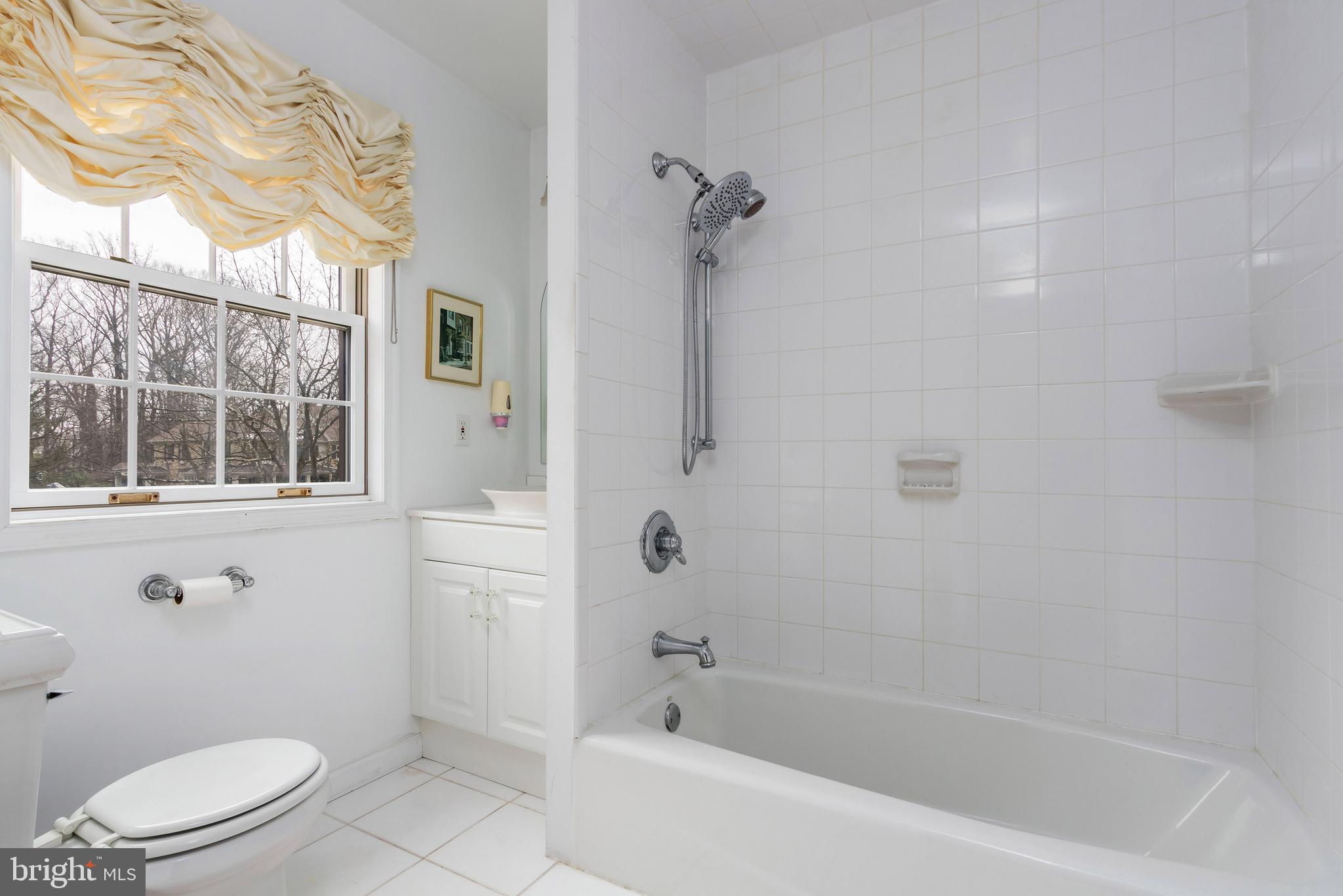 WINDWARD CHASE - Residential