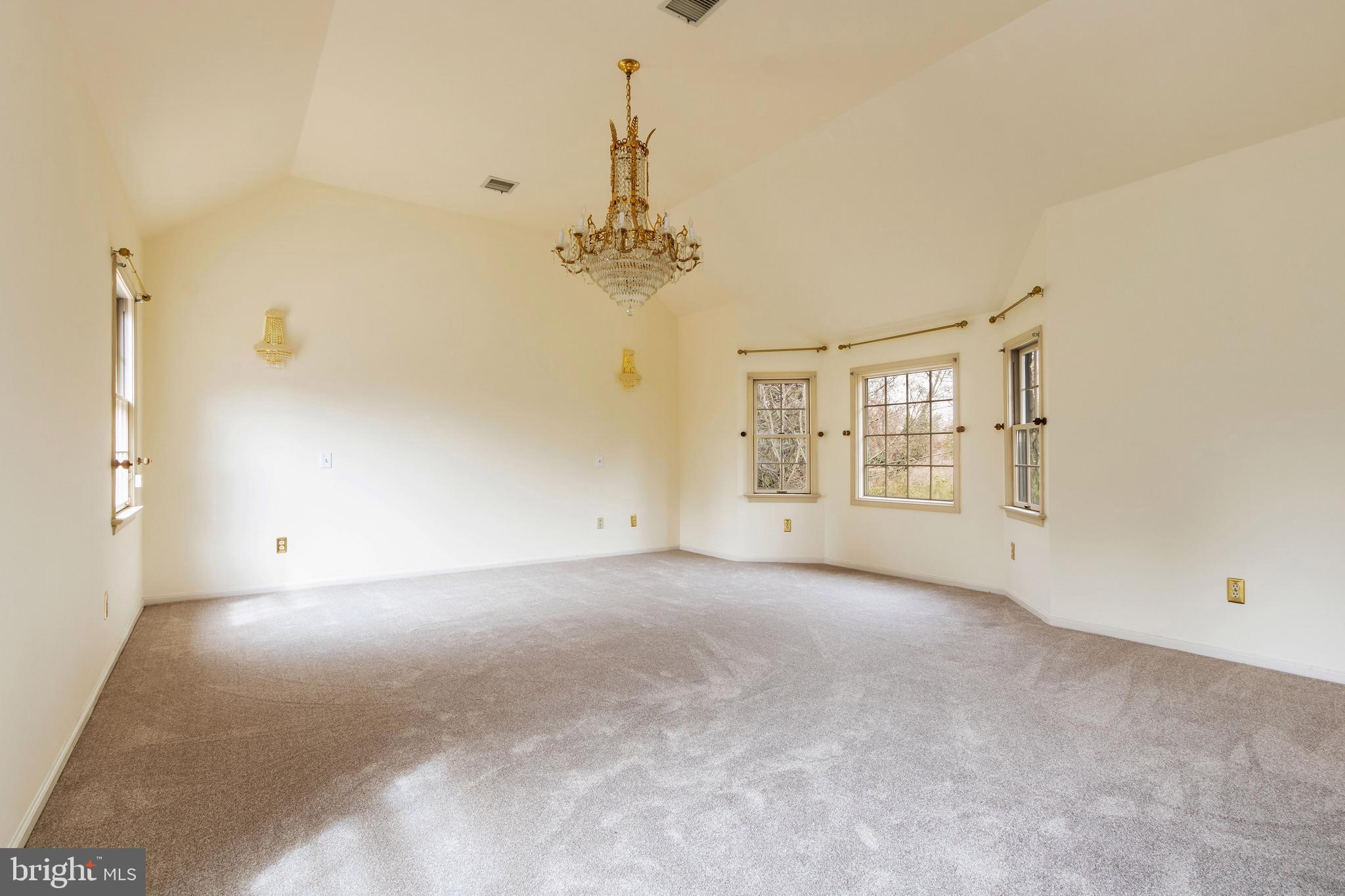 WINDWARD CHASE - Residential