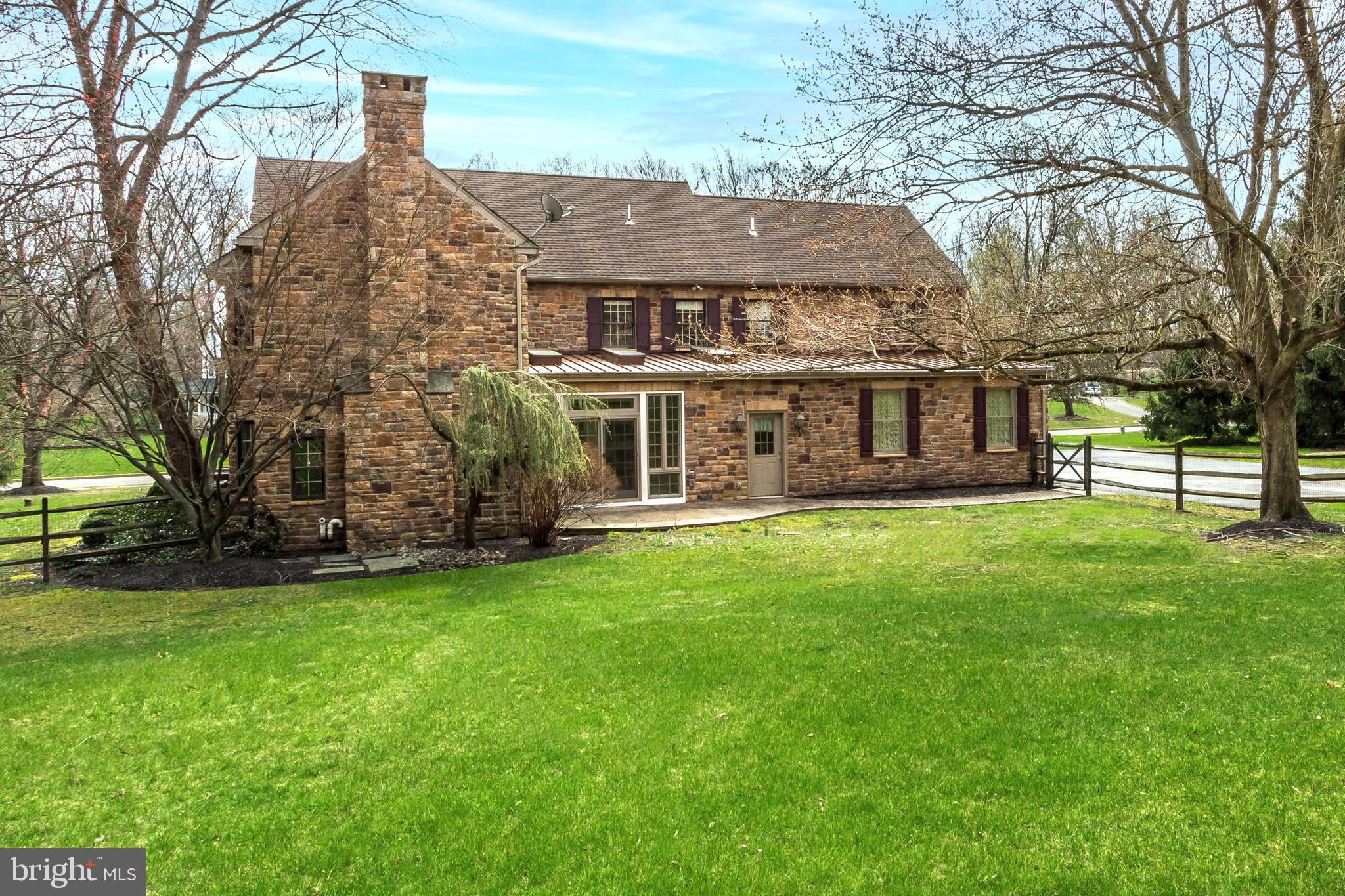 WINDWARD CHASE - Residential