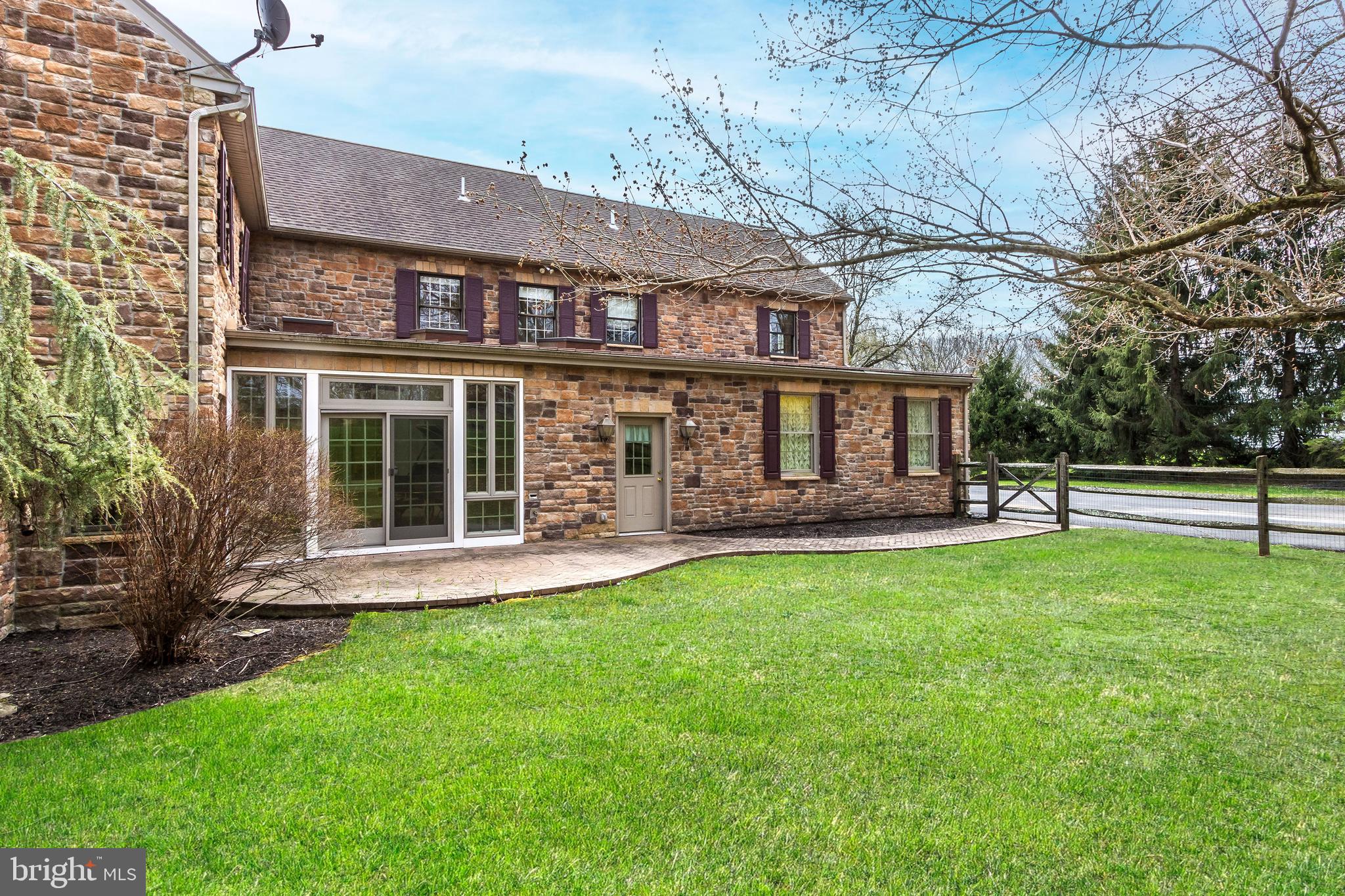 WINDWARD CHASE - Residential