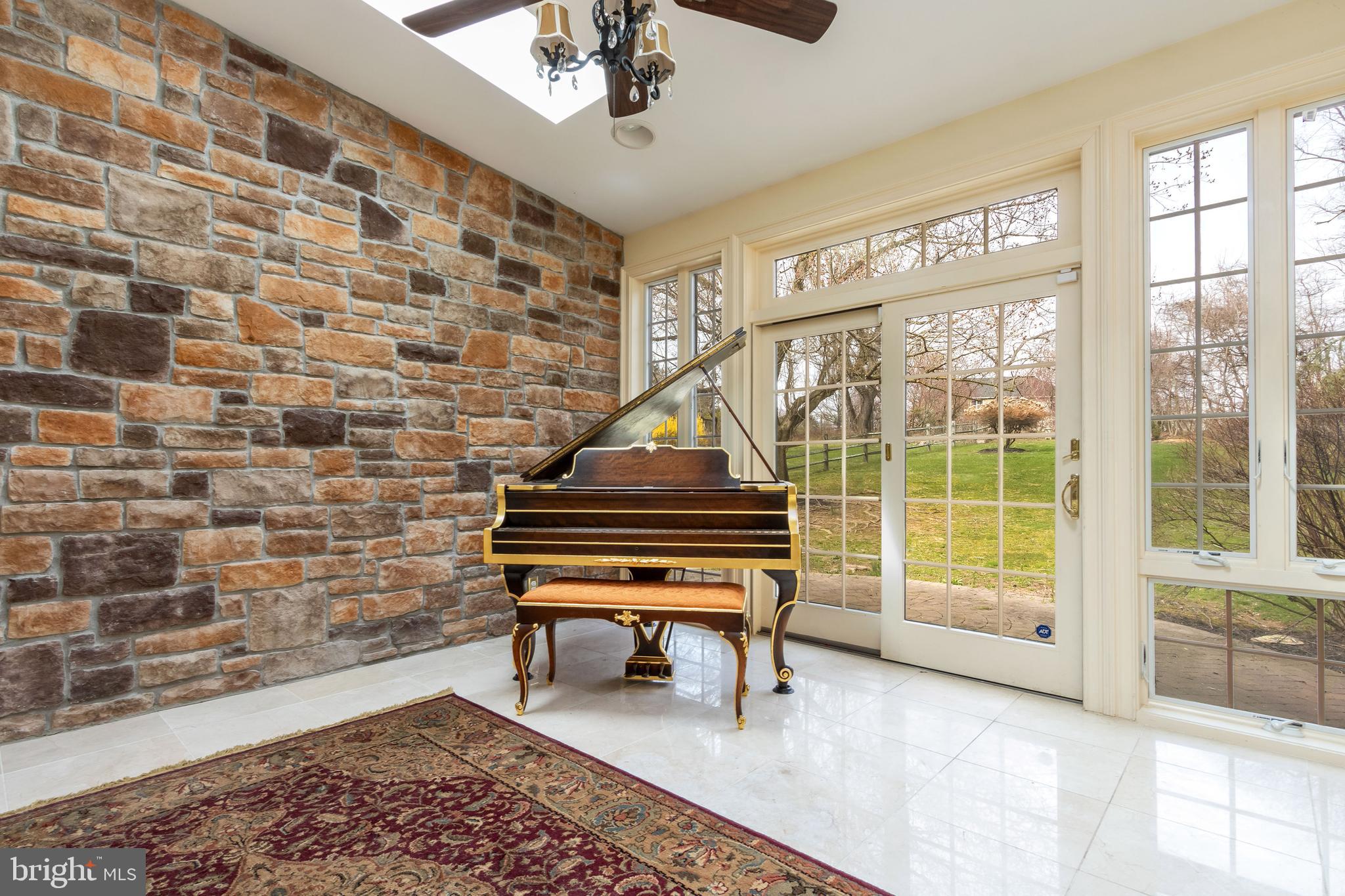 WINDWARD CHASE - Residential