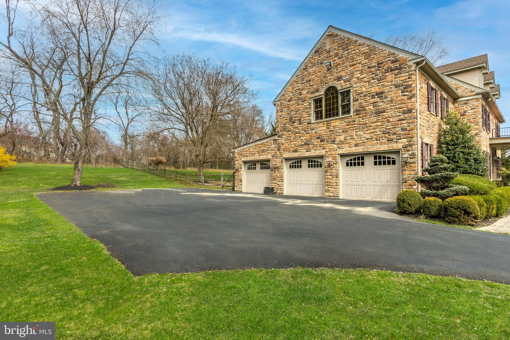 WINDWARD CHASE - Residential