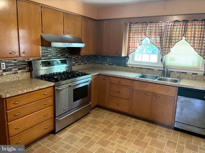 MAPLE GROVE ESTATES - Residential