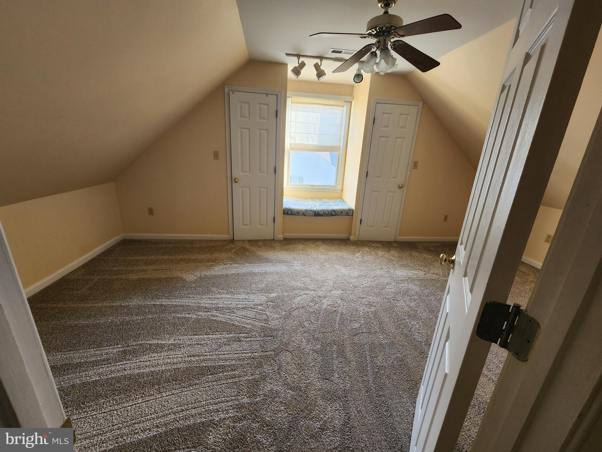 QUEENSTOWN VILLAGE - Residential Lease