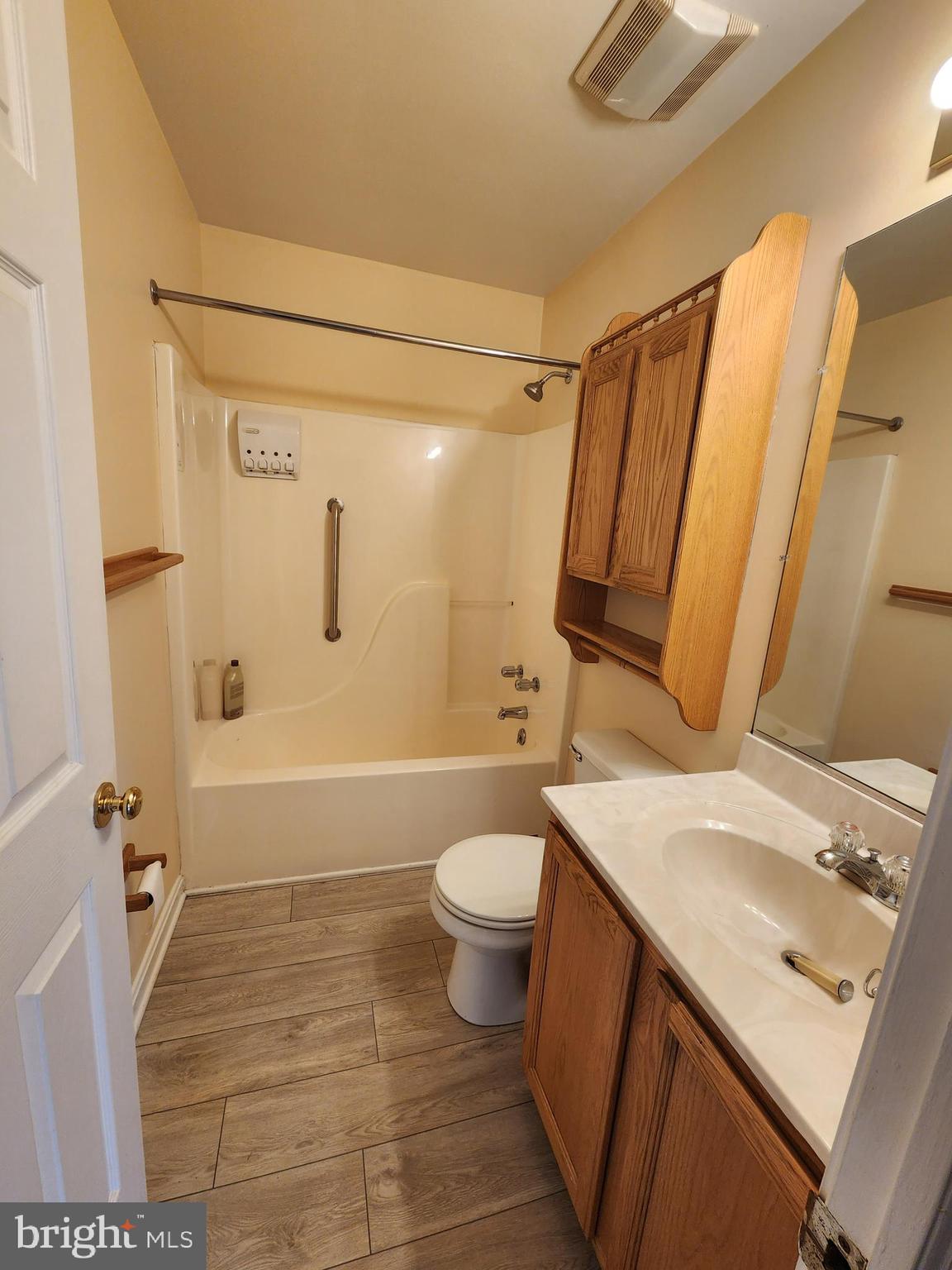 QUEENSTOWN VILLAGE - Residential Lease