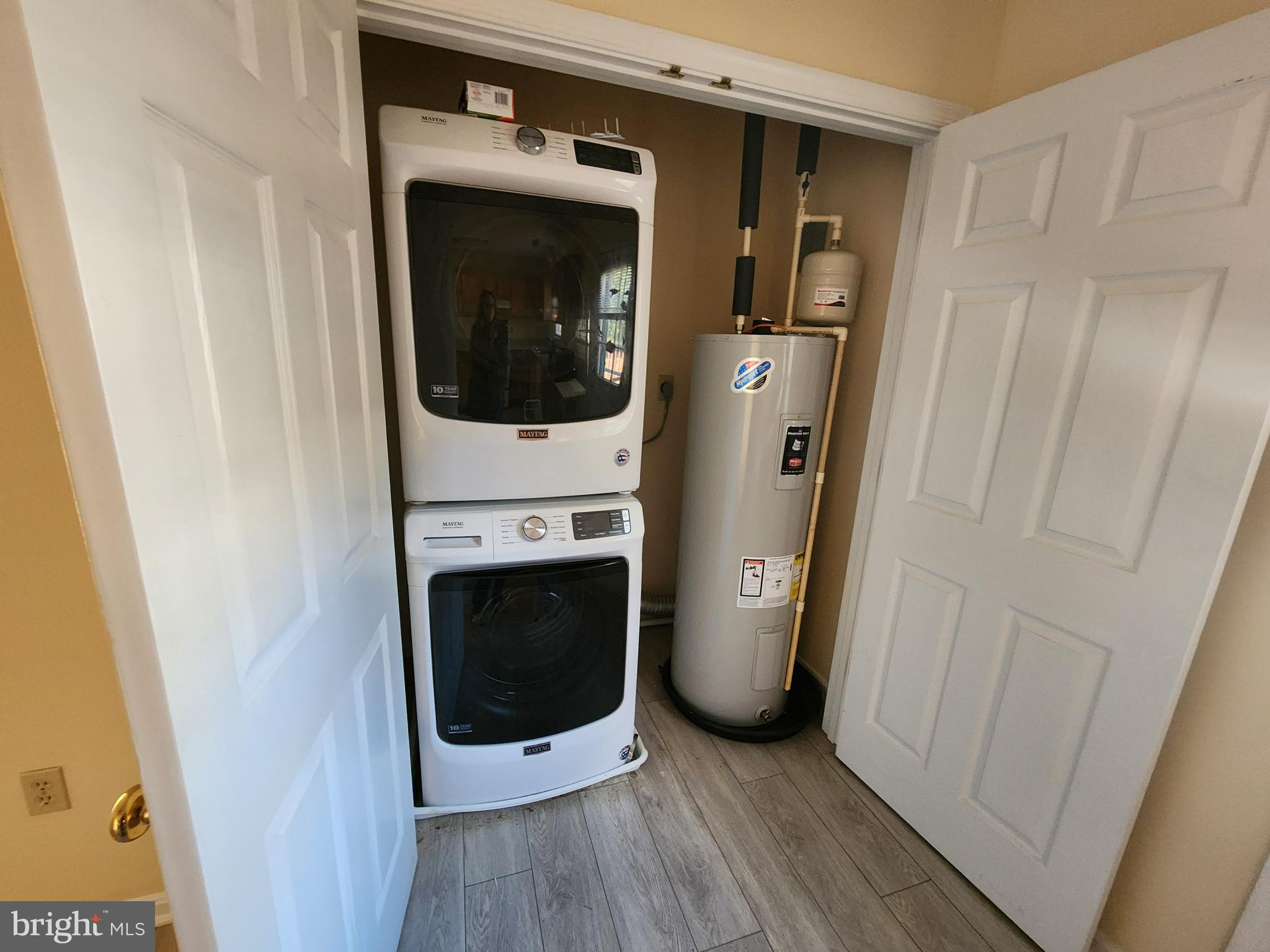 QUEENSTOWN VILLAGE - Residential Lease