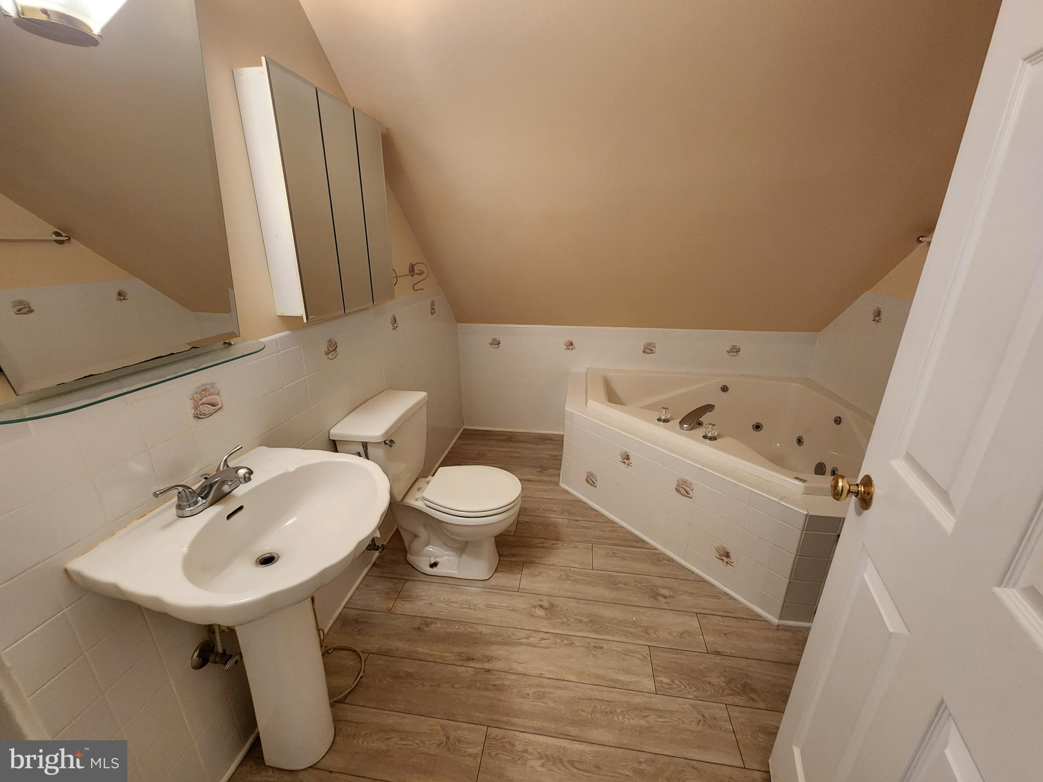 QUEENSTOWN VILLAGE - Residential Lease