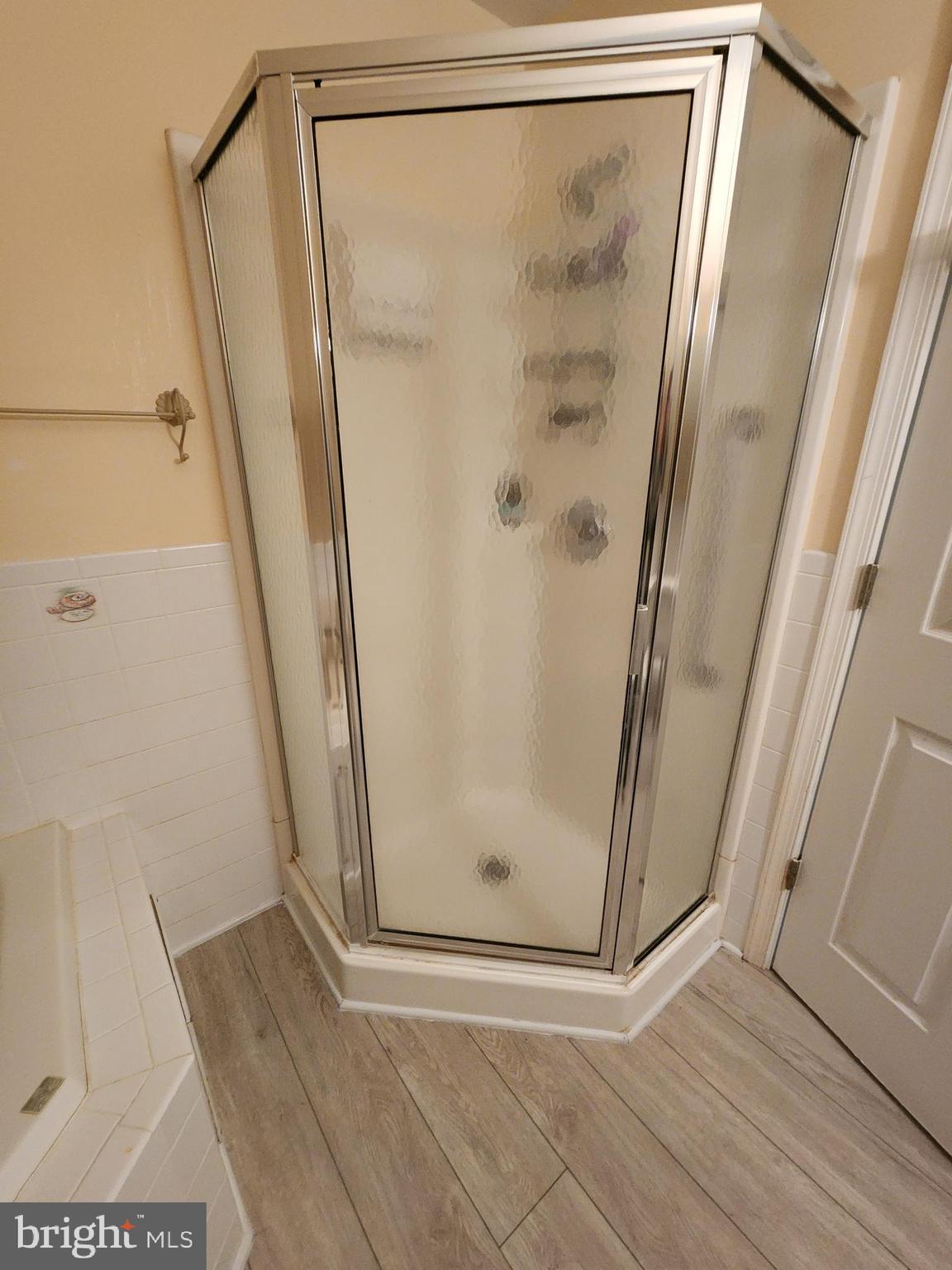 QUEENSTOWN VILLAGE - Residential Lease