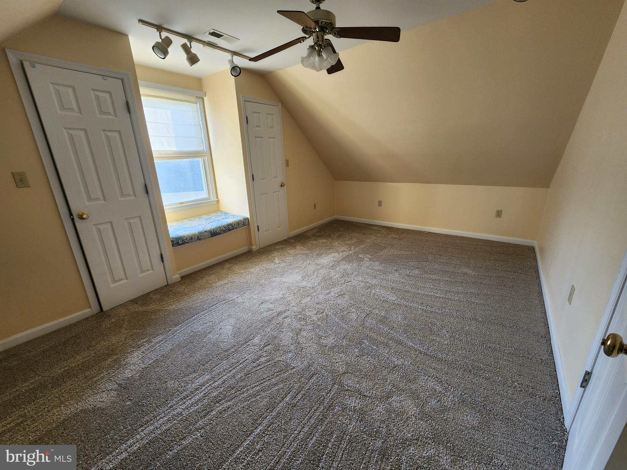 QUEENSTOWN VILLAGE - Residential Lease