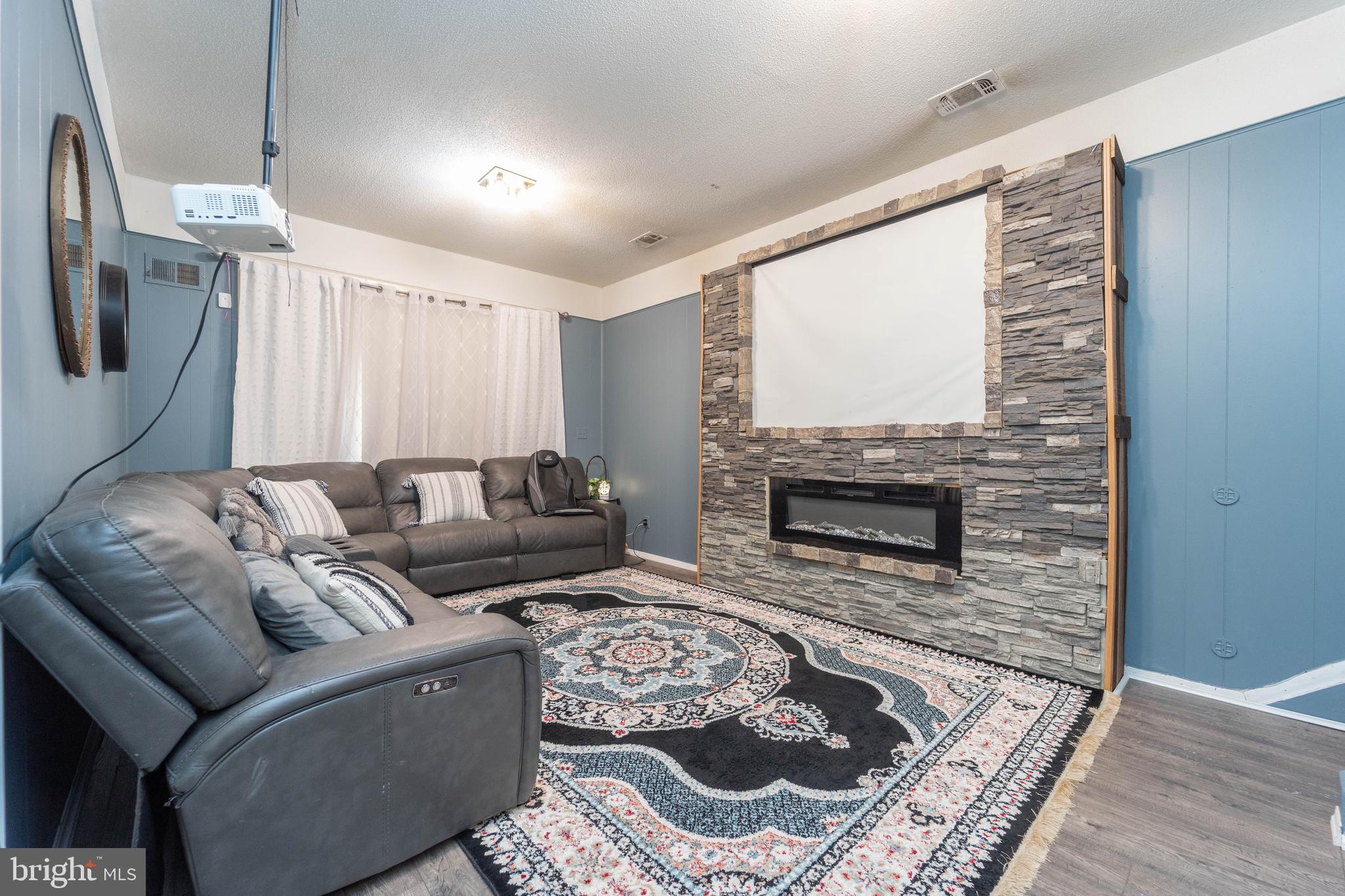 LAYDON PARK - Residential