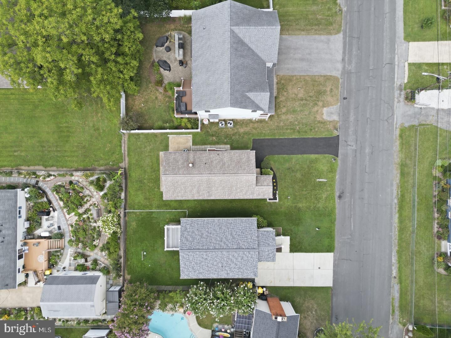 821 SHORE DRIVE