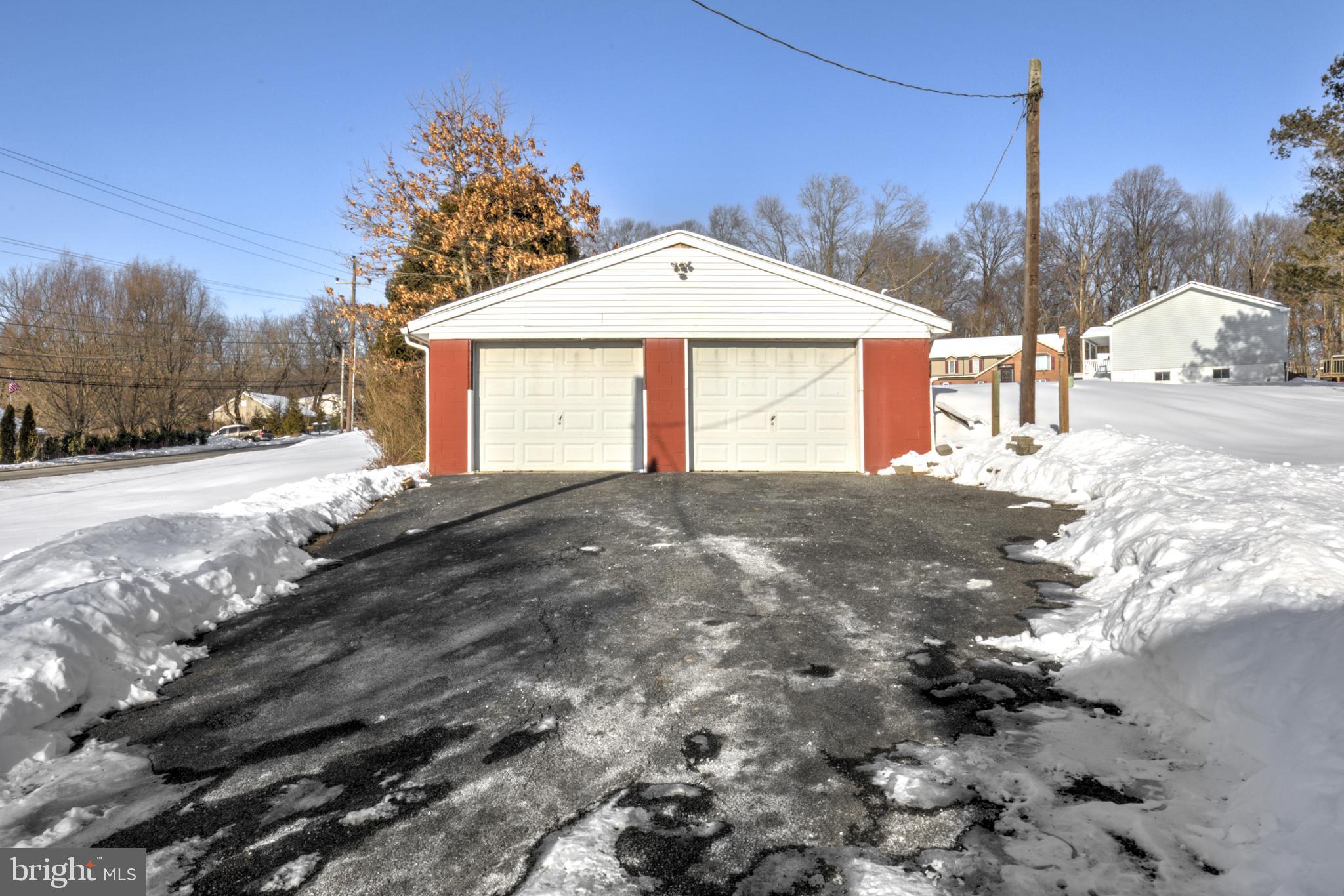EAST FALLOWFIELD - Residential