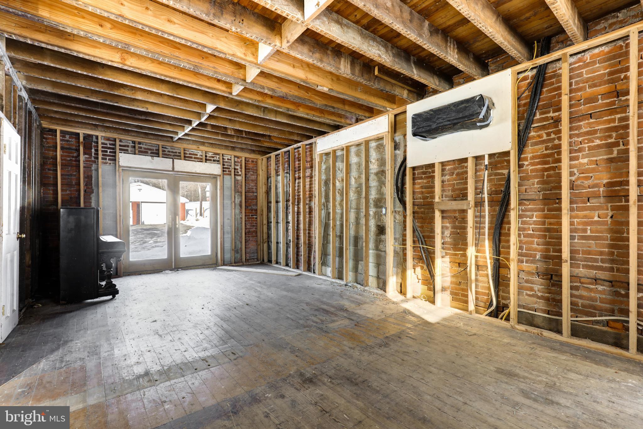 EAST FALLOWFIELD - Residential