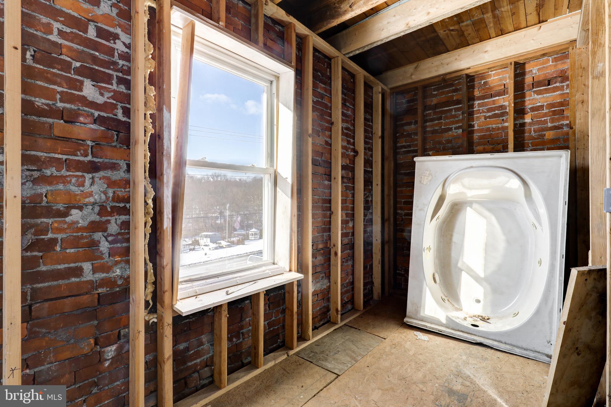 EAST FALLOWFIELD - Residential