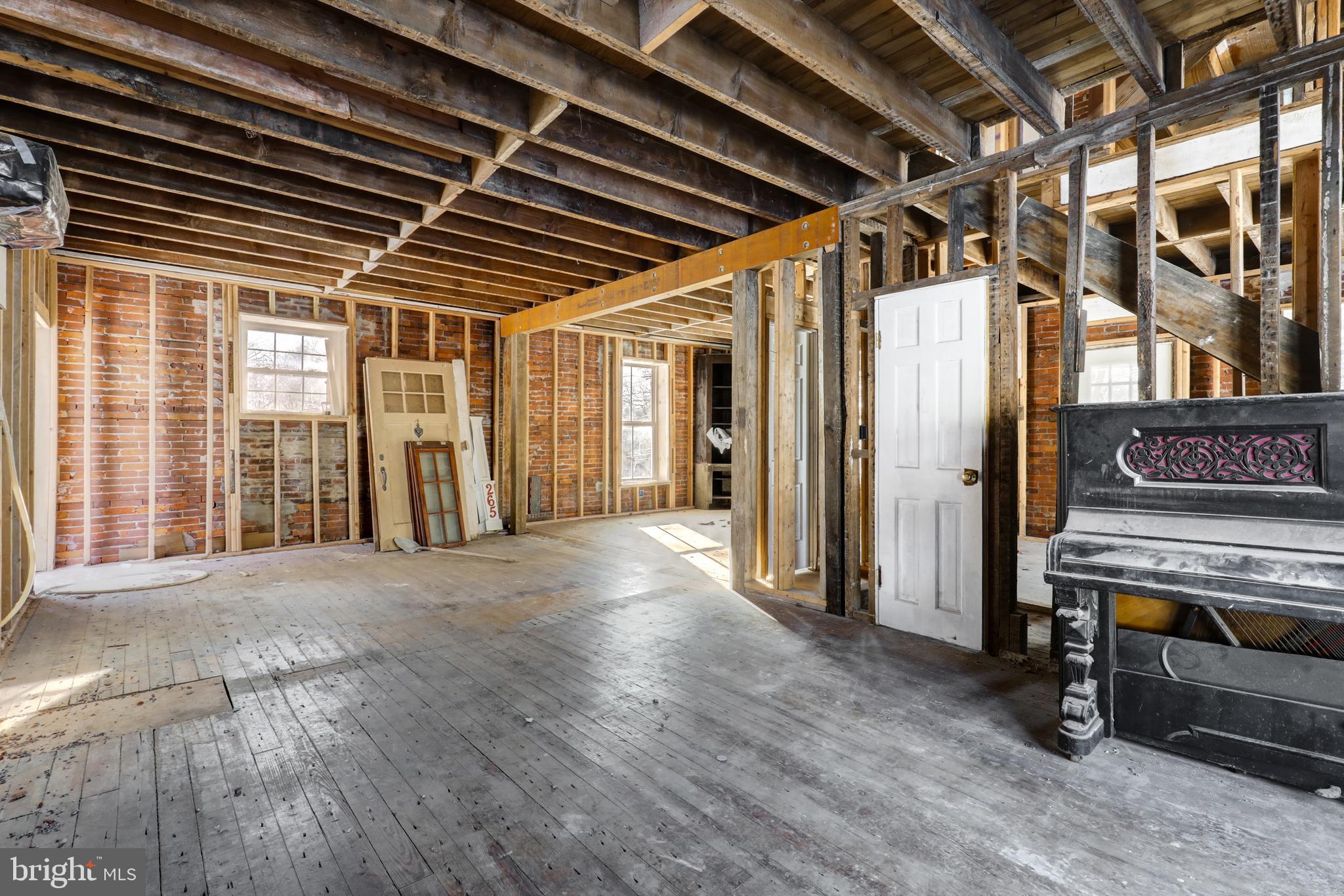 EAST FALLOWFIELD - Residential