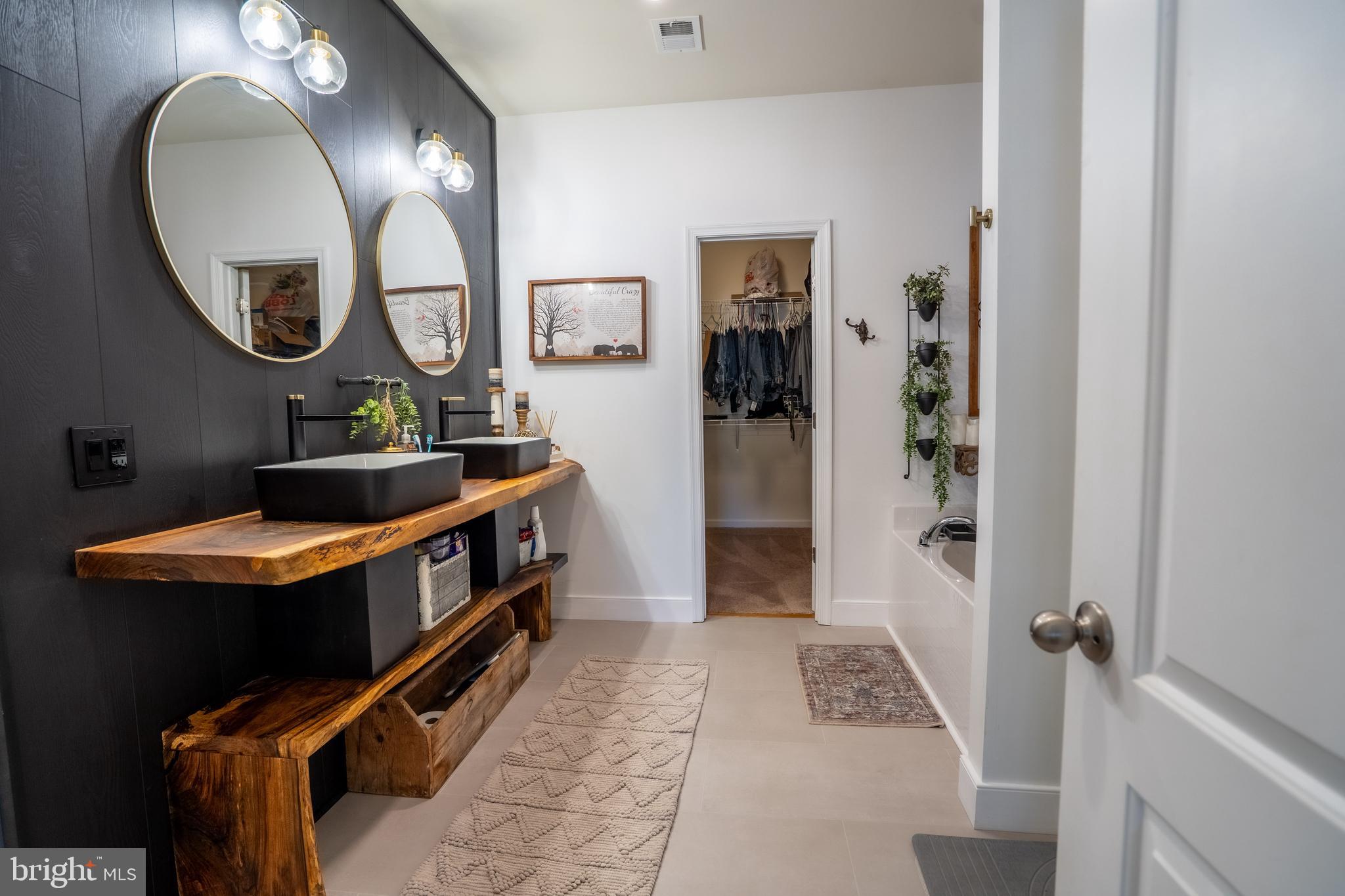 BROOKFIELD - Residential
