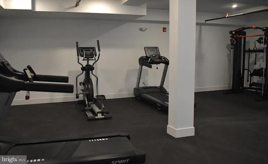 PORT RICHMOND - Residential Lease