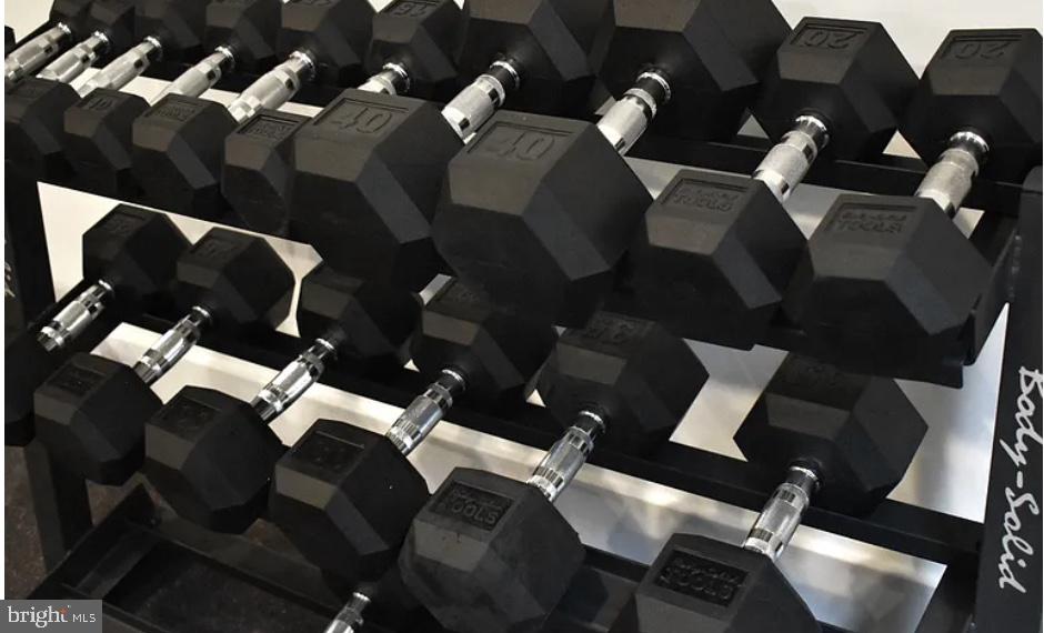 PORT RICHMOND - Residential Lease