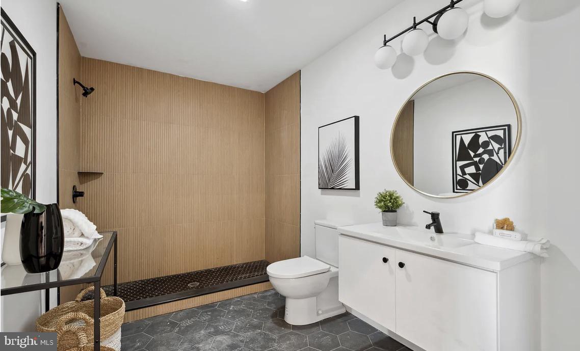 PORT RICHMOND - Residential Lease