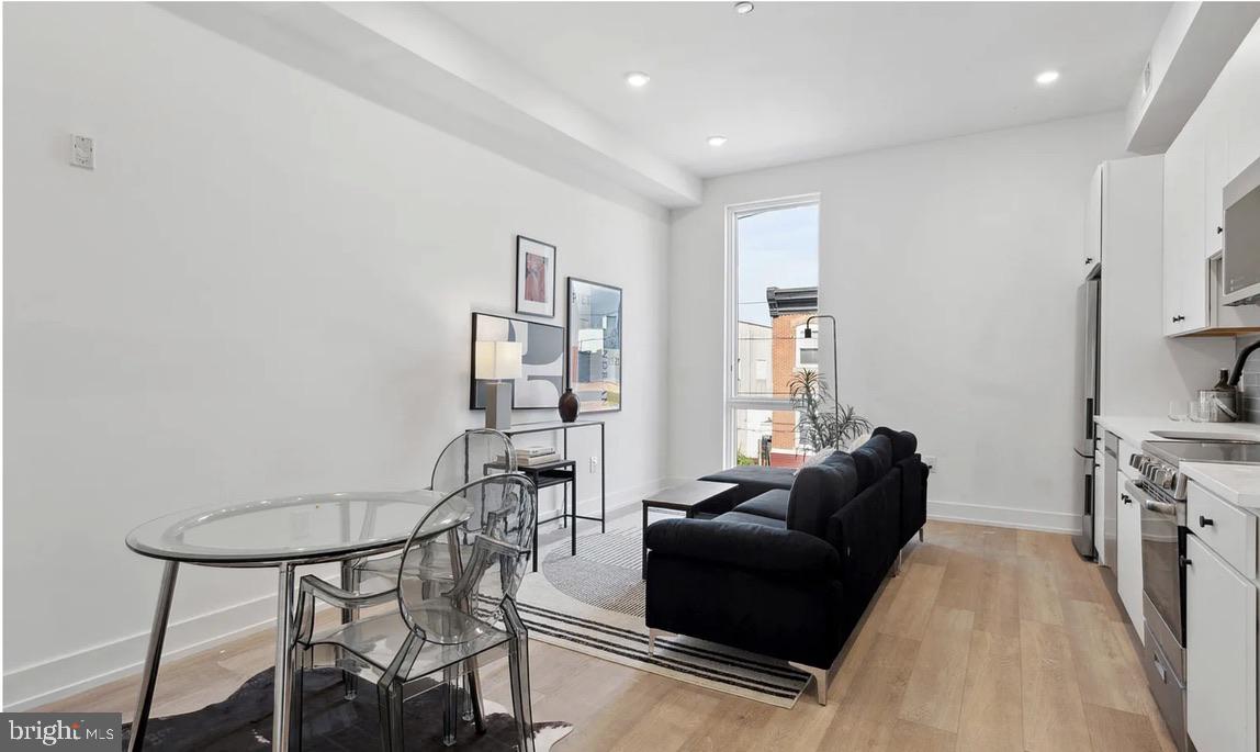 PORT RICHMOND - Residential Lease