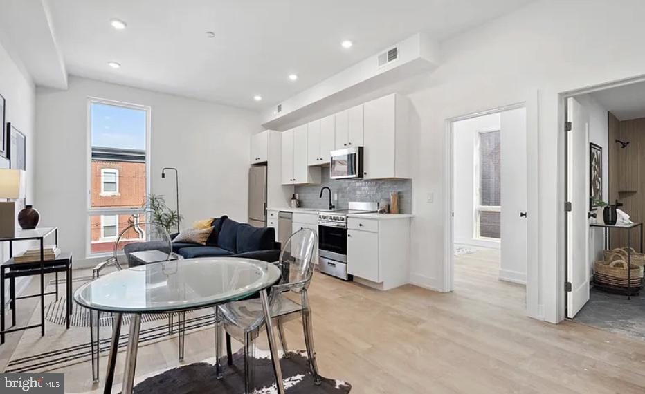 PORT RICHMOND - Residential Lease