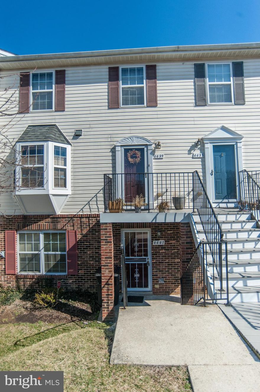 ***READY FOR IMMEDIATE OCCUPANCY*** SPIC AND SPAN**  JUST MOVE YOUR FURNITURE RIGHT IN.** NEW A/C SYSTEM INSTALLED LESS THAN A YEAR AGO  (2022)**  EASY TO SHOW,

****CHECK WITH YOUR LENDER TO ASCERTAIN --IF FHA FINANCE IS AVAILABLE  ***