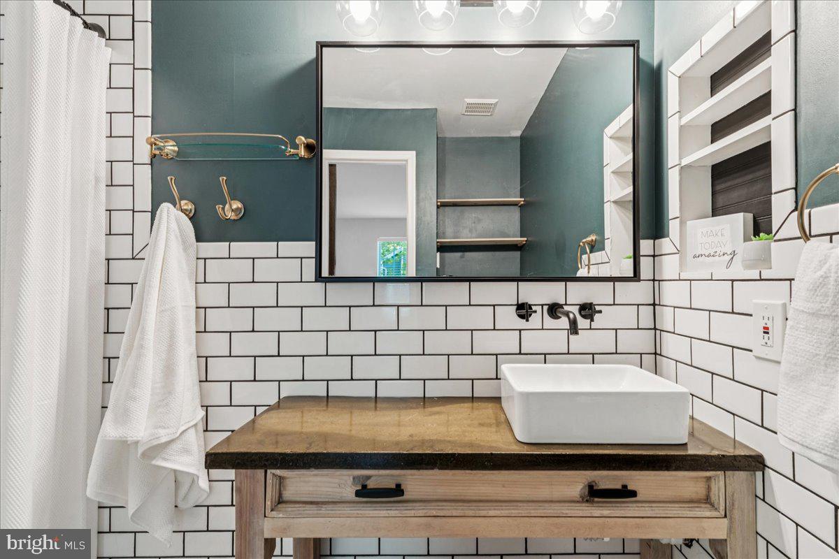 MARINERS LANDING - Residential