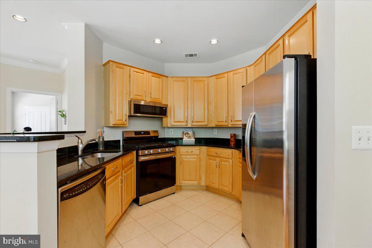 SAVOY AT RESTON TOWN CENTER - Residential