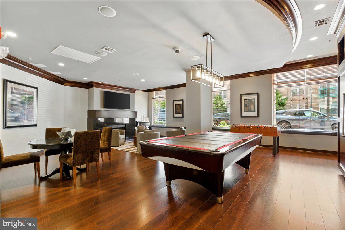 SAVOY AT RESTON TOWN CENTER - Residential