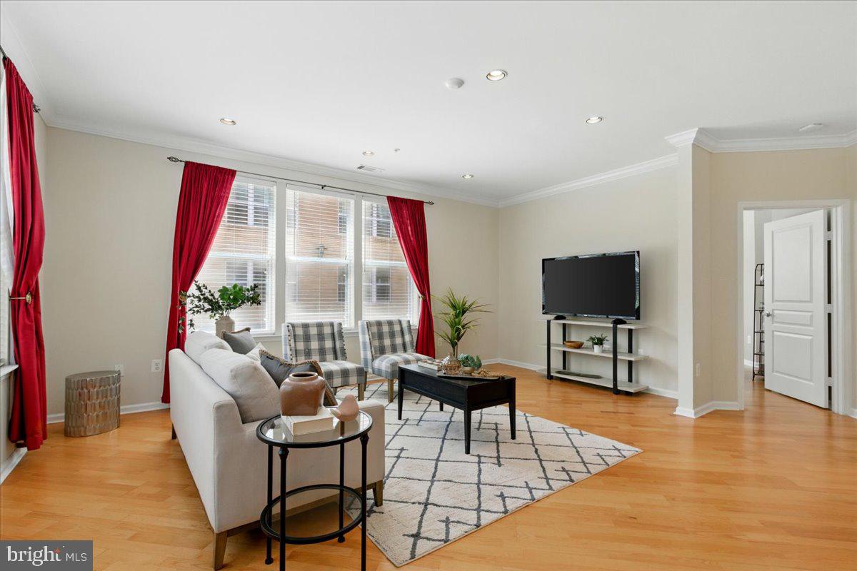 SAVOY AT RESTON TOWN CENTER - Residential