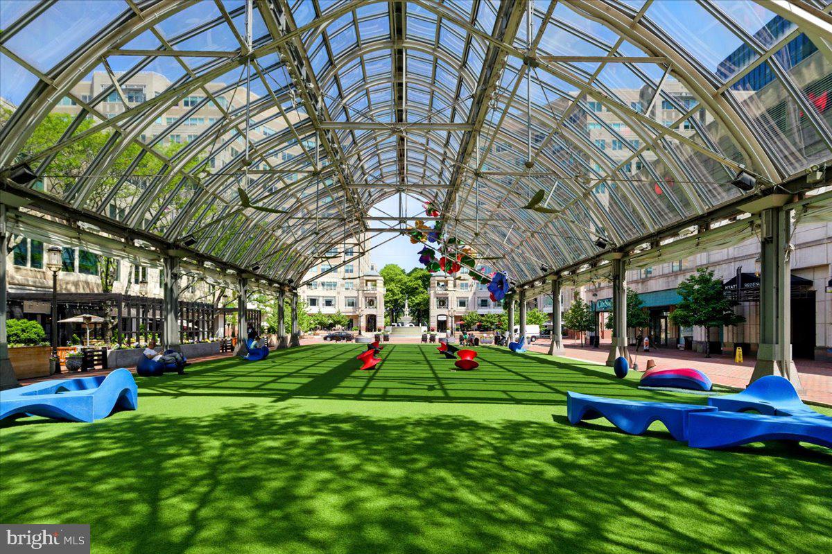 SAVOY AT RESTON TOWN CENTER - Residential