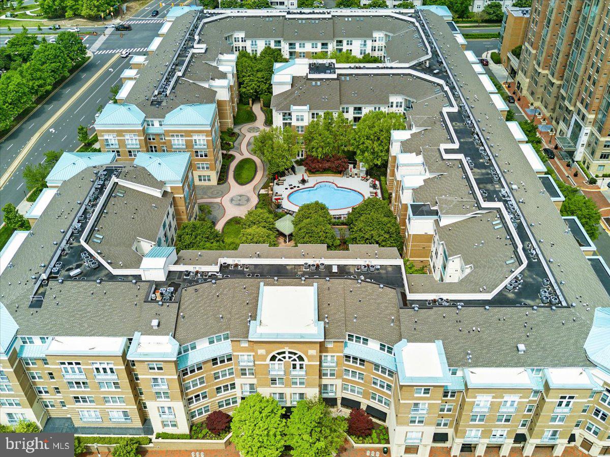 SAVOY AT RESTON TOWN CENTER - Residential