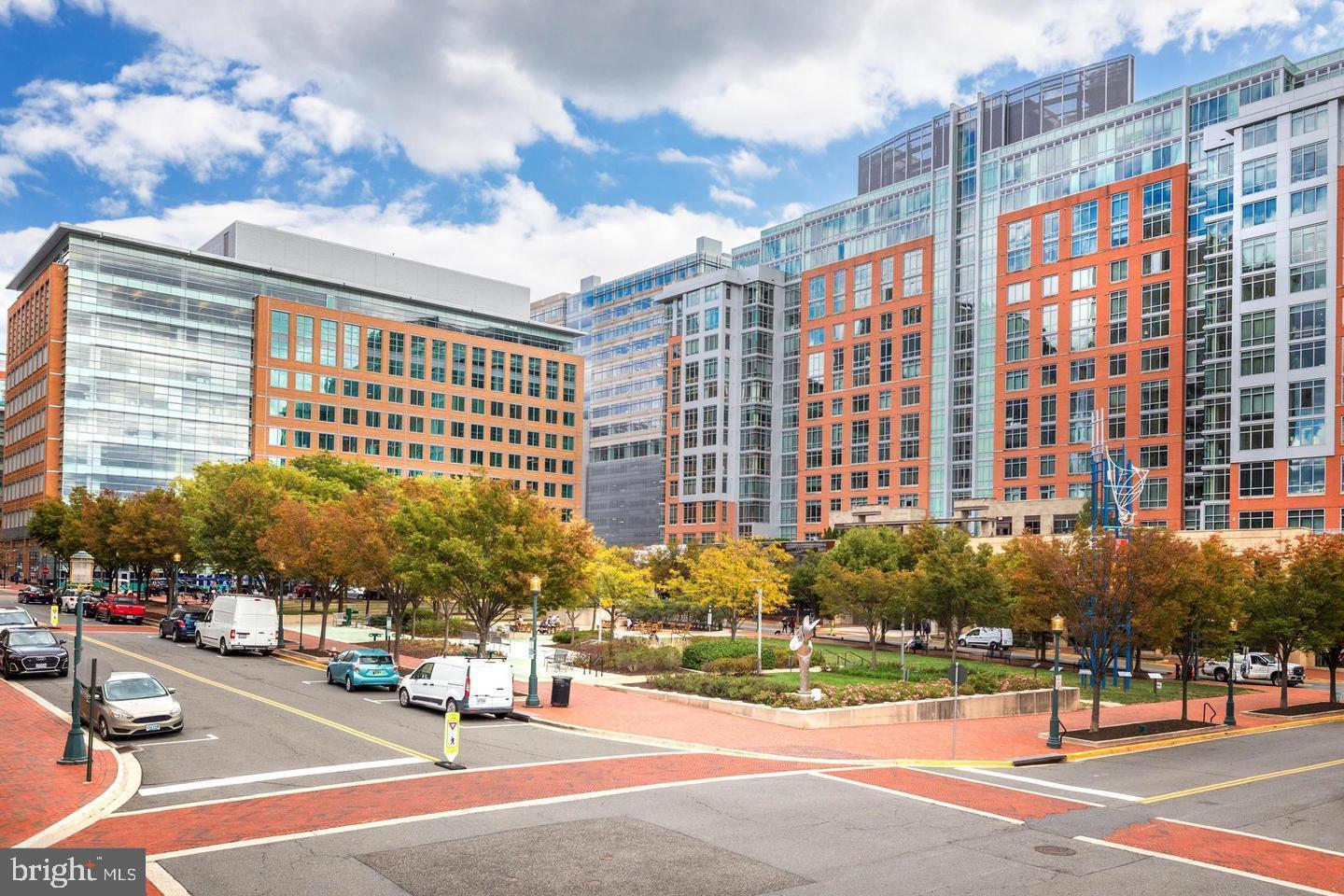 SAVOY AT RESTON TOWN CENTER - Residential