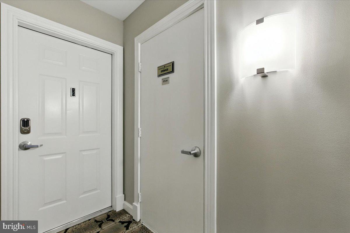 SAVOY AT RESTON TOWN CENTER - Residential