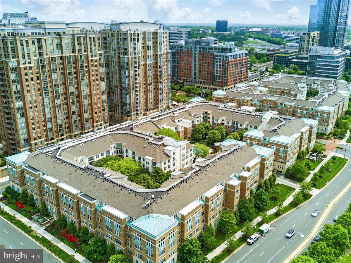 SAVOY AT RESTON TOWN CENTER - Residential
