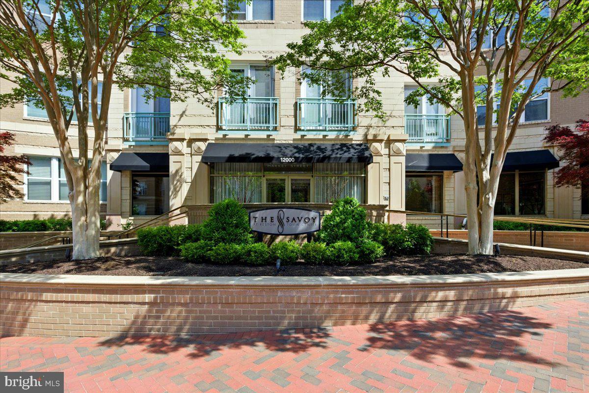 SAVOY AT RESTON TOWN CENTER - Residential