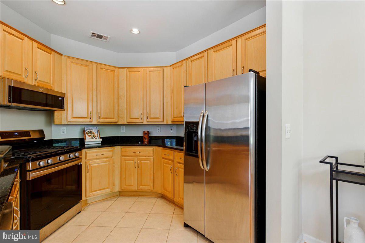 SAVOY AT RESTON TOWN CENTER - Residential